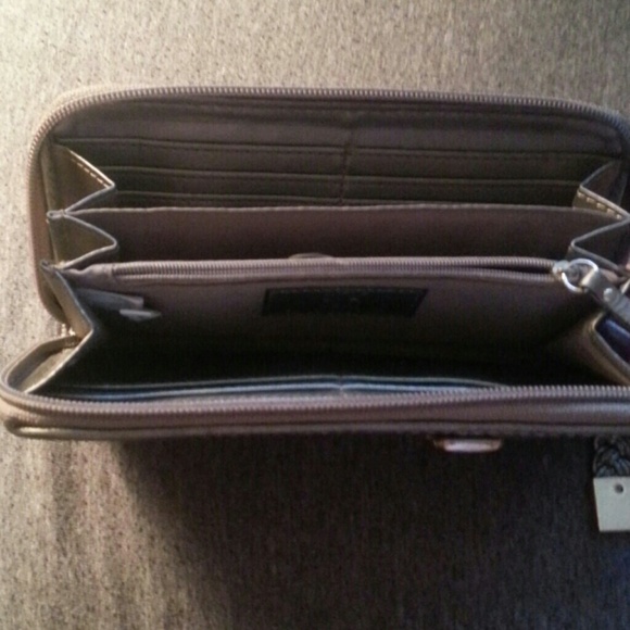 NY&CO Silver wallet - Picture 2 of 4