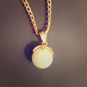 Jade, gold and diamond pendant necklace