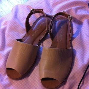Leather sandals tan