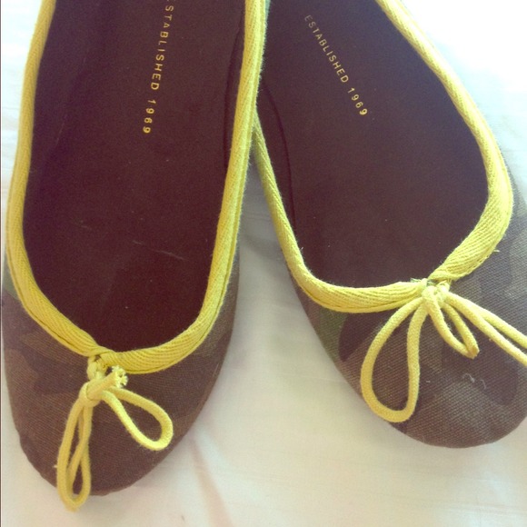 Gap camo ballet flats