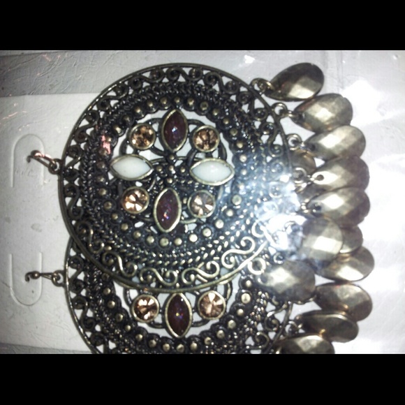 Earrings - Picture 2 of 4