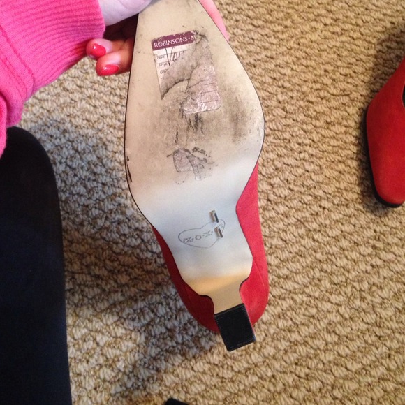 Red heel - Picture 3 of 4