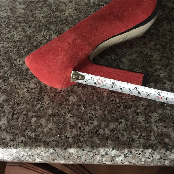 Red heel - Picture 4 of 4
