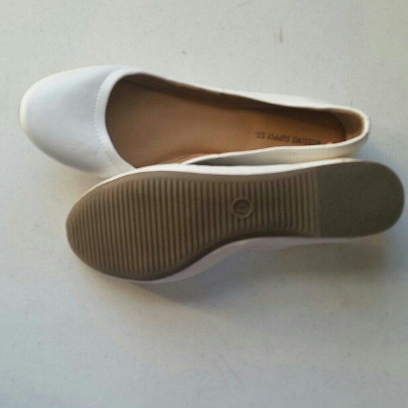 ❌Bundled -Mossimo Supply Co white ballet flats - Picture 2 of 2