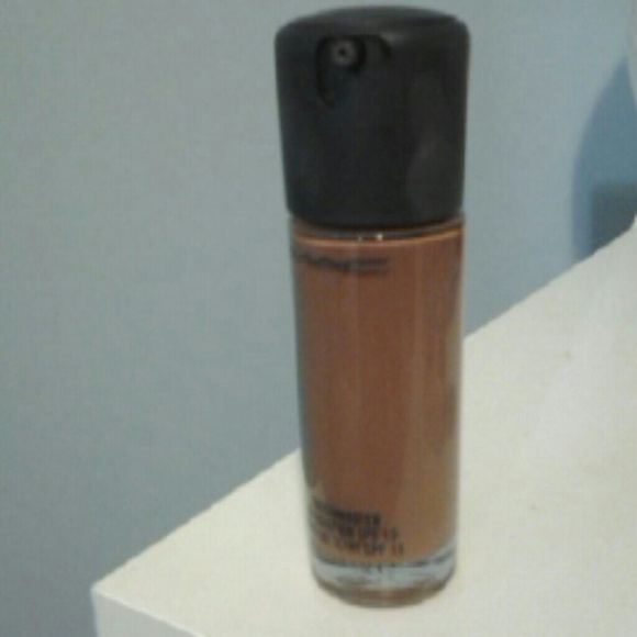 MAC  MATCHMASTER FOUNDATION Slightly used