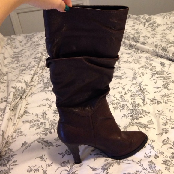Tall brown high heel boots - Picture 2 of 3