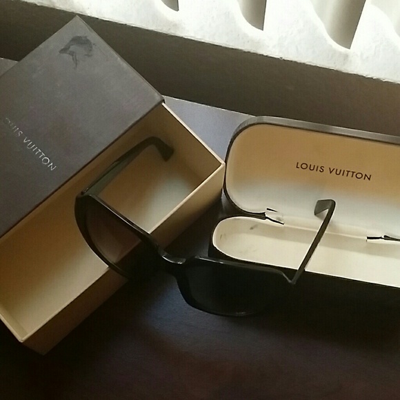 **SOLD**Authentic Louis Vuitton sunglasses - Picture 2 of 4