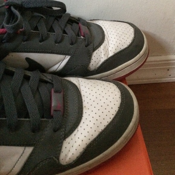 Shoes - Picture 3 of 4