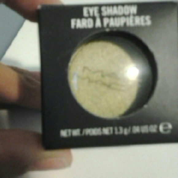 MAC eyeshadow used only for color swap