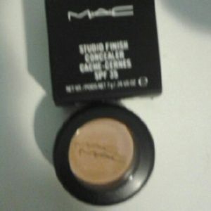 MAC studio finish concealer