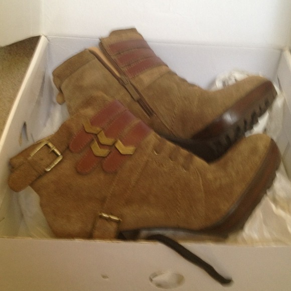 Nine West military bootie Sold - Picture 2 of 4