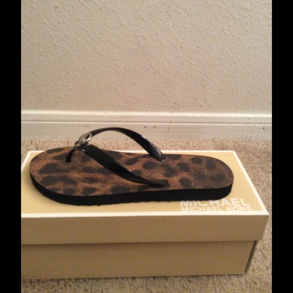 New Michael Kors Sandals - Picture 2 of 3