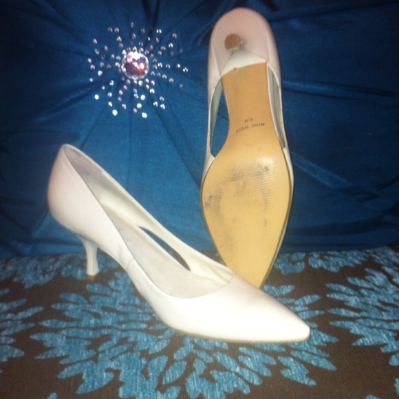 Cream color low heel pumps - Picture 2 of 2
