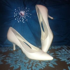 Cream color low heel pumps