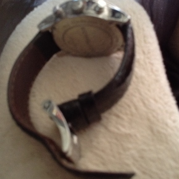 Watch - Picture 2 of 4