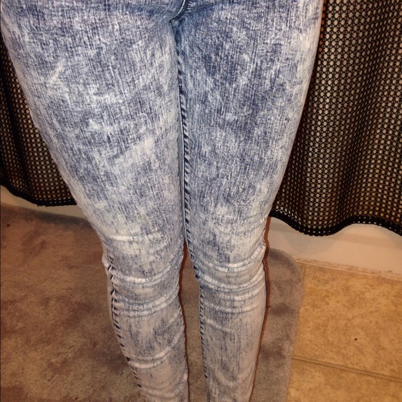 Acid wash bullhead jeans