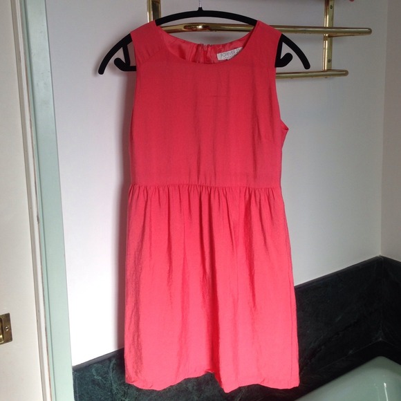Beautiful coral girly Forever 21 dress! - Picture 2 of 4