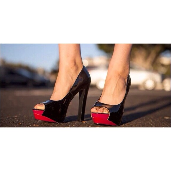 ❌SOLD❌ Club Pumps 🎶👠👠 size 9