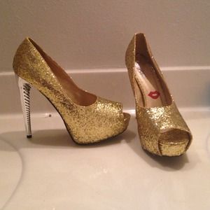 Gold glittered 5/6 inch heel pumps