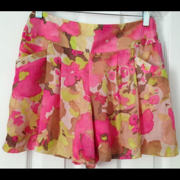 SOLD❌Ann Taylor LOFT floral shorts❌