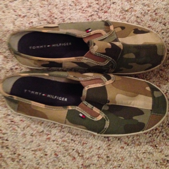 tommy hilfiger camo shoes