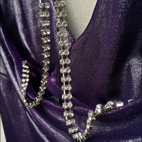 ๐HP๐Liquid metal purple halter top with chain - Picture 4 of 4