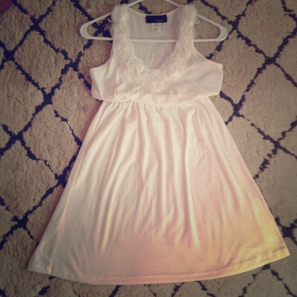 Cute white dress!!!