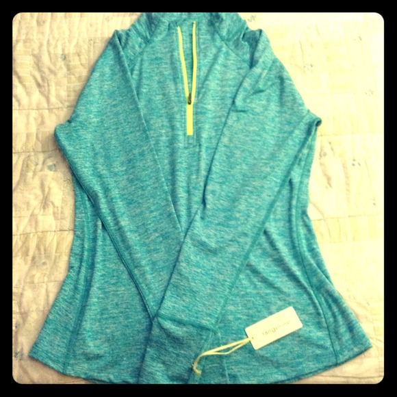 NEW WITH TAGS & NEVER WORN Aqua workout shirt