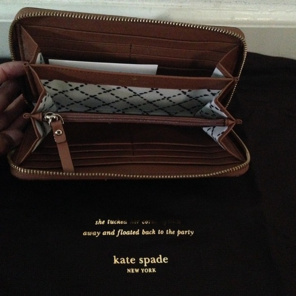 ❤️SOLD❤️   BNWT Kate Spade Wallet - Picture 2 of 4