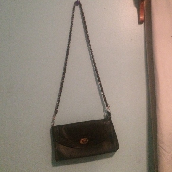 Black purse with black and gold chain - Picture 1 of 1