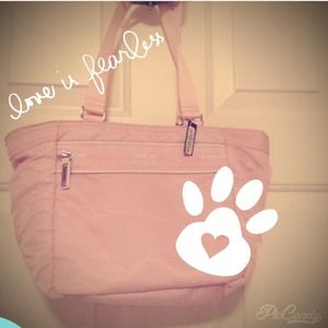 NWT Cute little nylon bebe hand bag💕