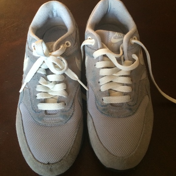 Grey Nikes - Picture 1 of 4