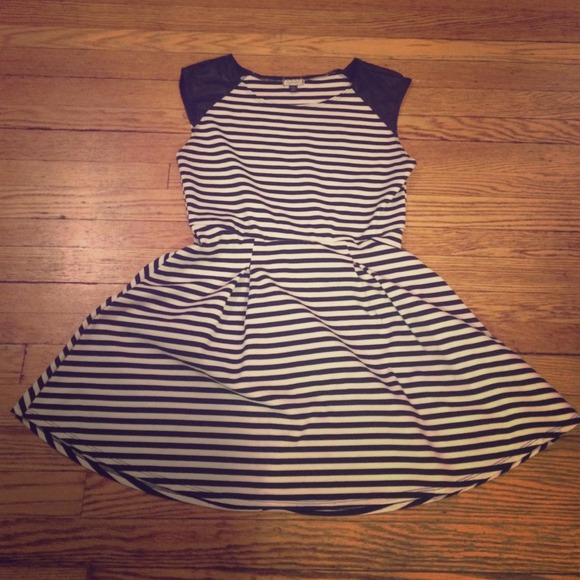 Dresses & Skirts - Black and white dress