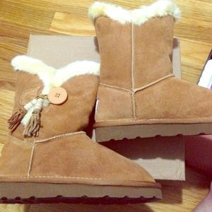 Light Brown Ugg BOOTS