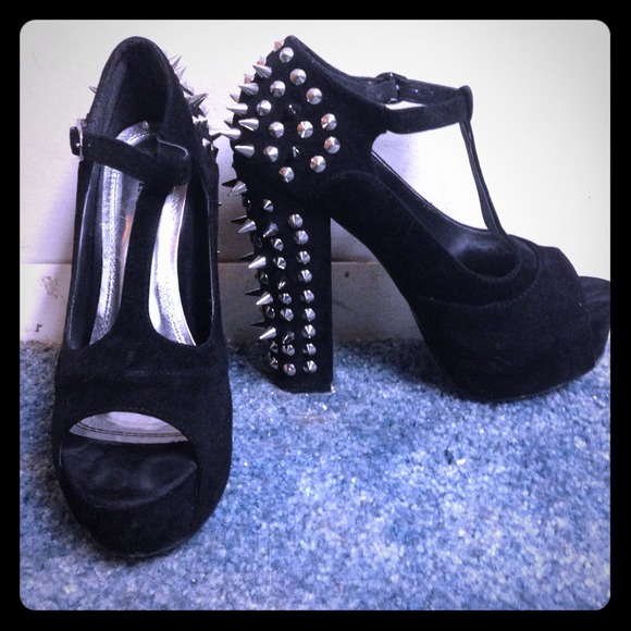 ‼️SALE‼️ Black Spikey Peep Toe Heels