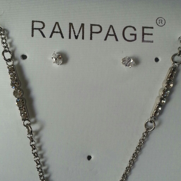 Beautiful Fake diamond Necklace and Earrings - Picture 3 of 4