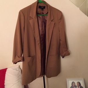 Tan 3/4 sleeve blazer..
