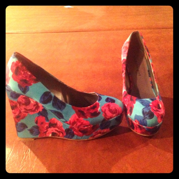 Madden Girl - floral wedge