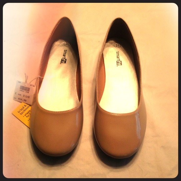 NWT- patent leather nude flats