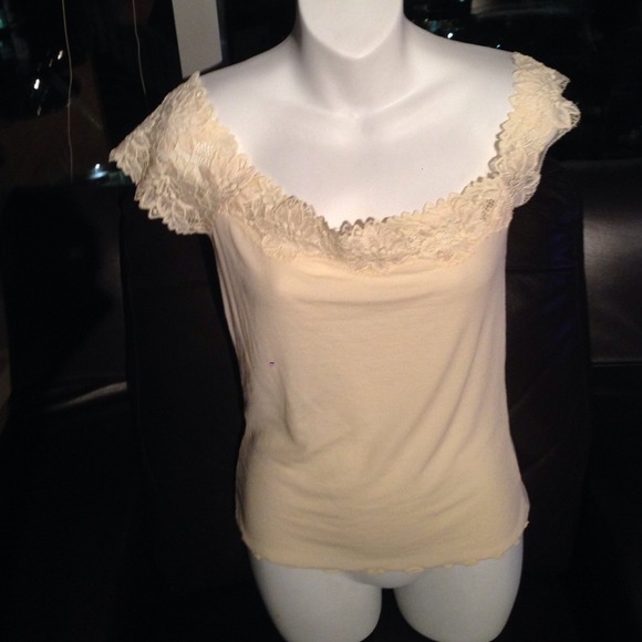 MODA INTL CUSTARD YELLOW KNIT W/LACE CRADLING NECK - Picture 2 of 4