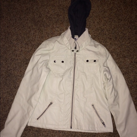 Wet seal coat. White. Like new