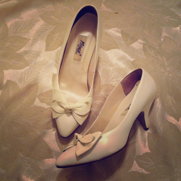 Vintage white pumps