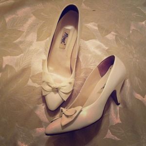 Vintage white pumps