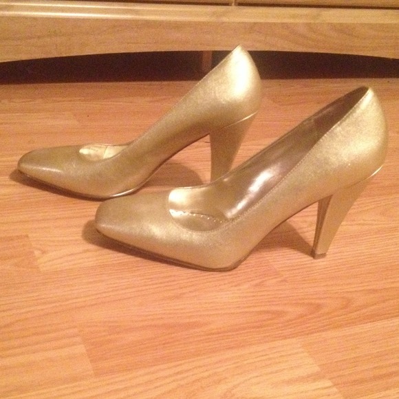💋BCBG Paris💋Classic Heel 🌟Vintage Style🌟