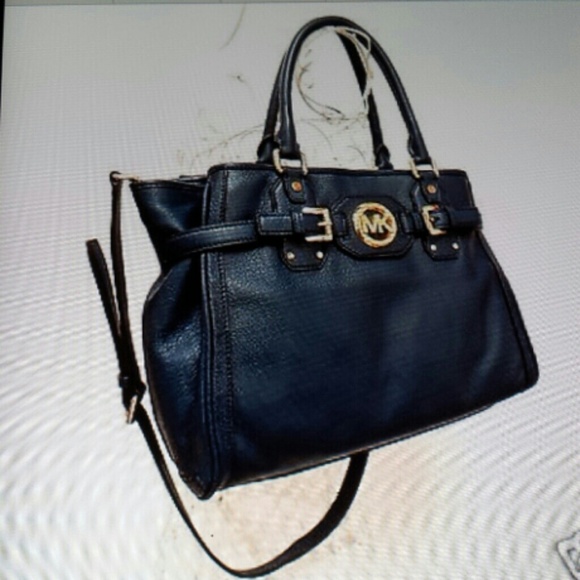 **HOST PICK!!!!**Michael Kors large hudson handbag