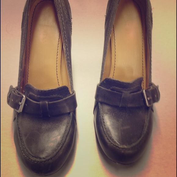 Nine West mushroom gray leather stacked heel pumps