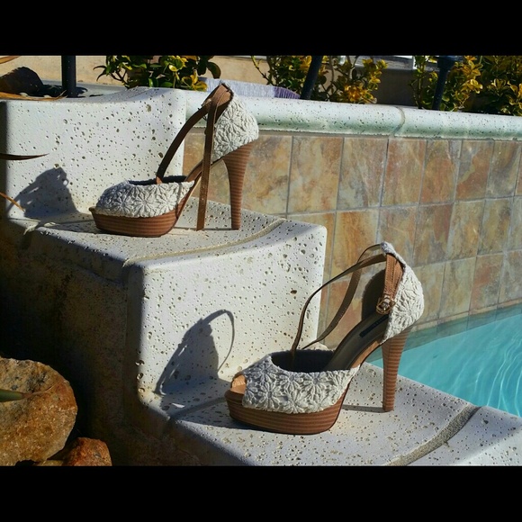 Forever 21 Peep Toe Lace Design Pumps - Picture 2 of 2