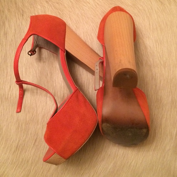 ⚡️FLASH SALE⚡️HOST PICK Hinge Coral Platform Heels - Picture 4 of 4
