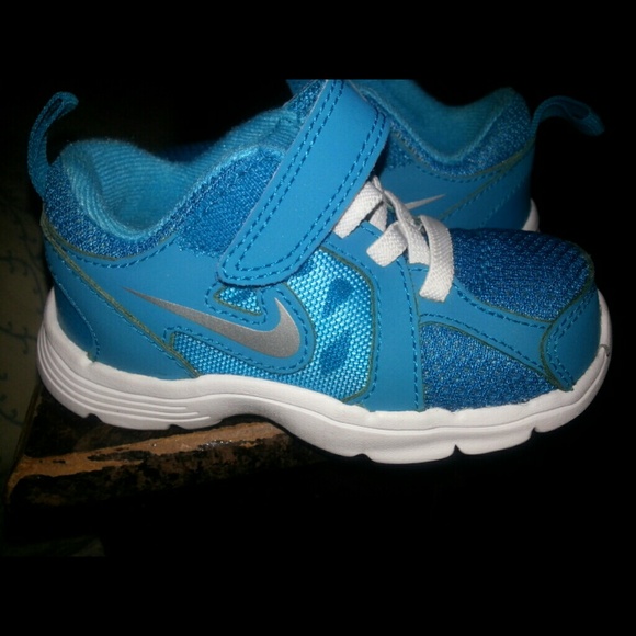 NEW Toddler Nike size 6