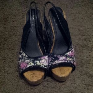 Floral print wedges